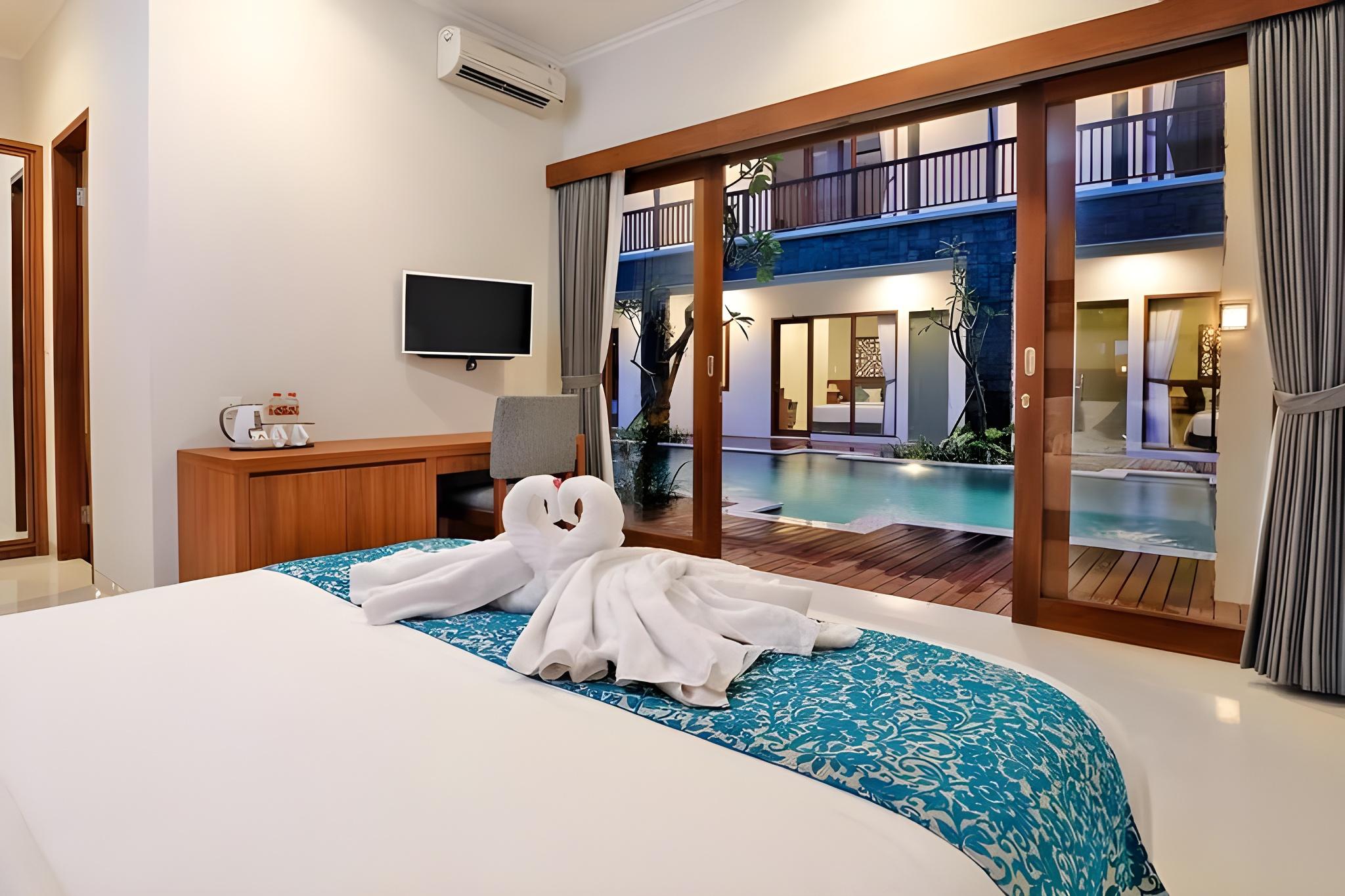 Mahana, King Bed, Pool Access