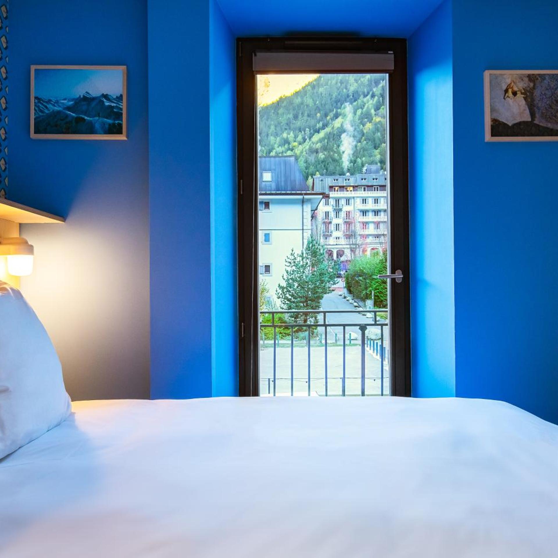 Cosmiques Hotel 10/40