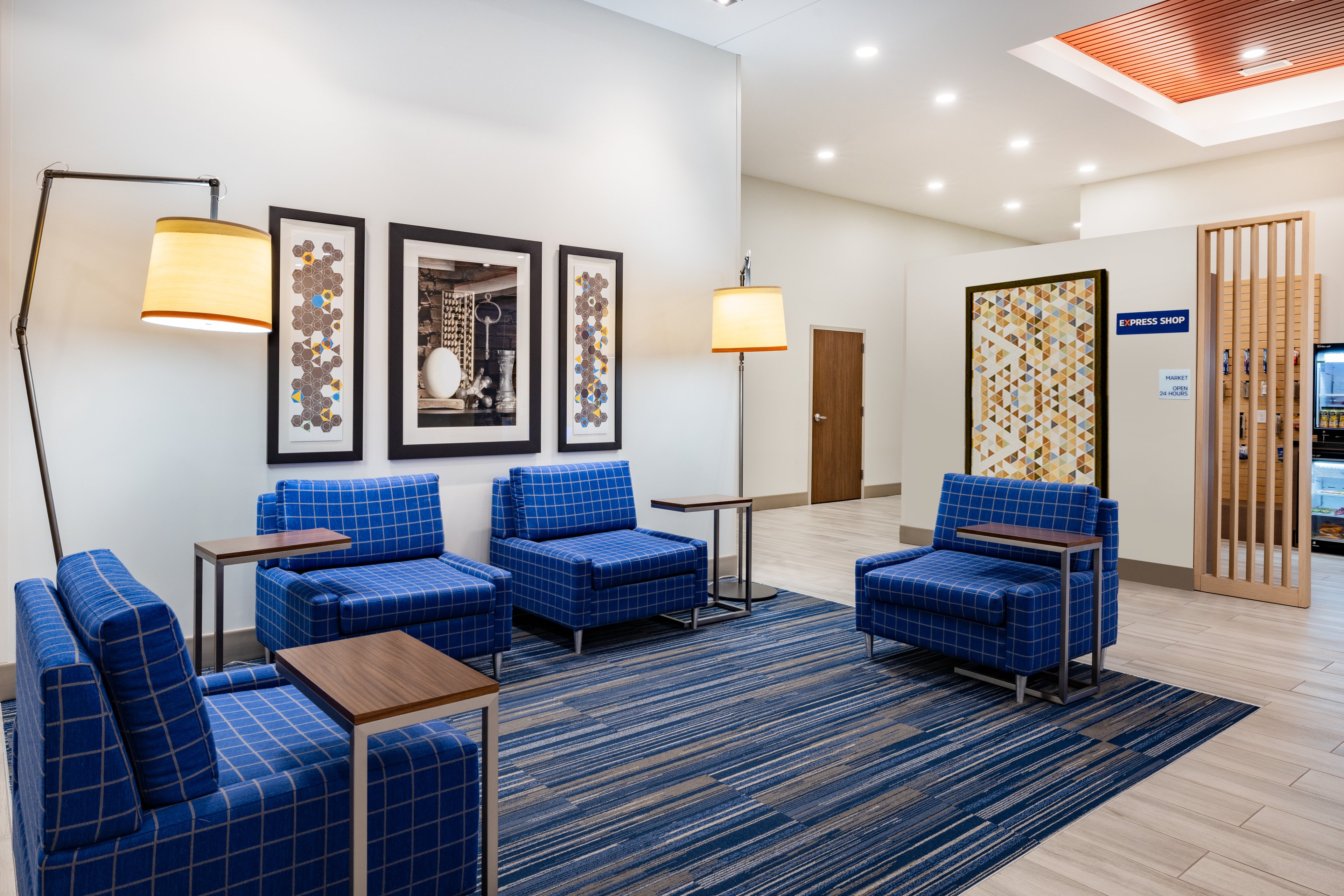 Holiday Inn Express & Suites Lincoln Downtown 42/55