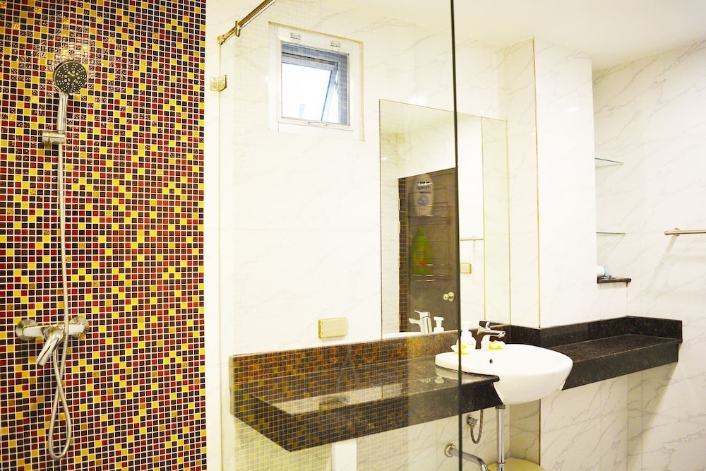 Serena Sathorn Suites 36/44