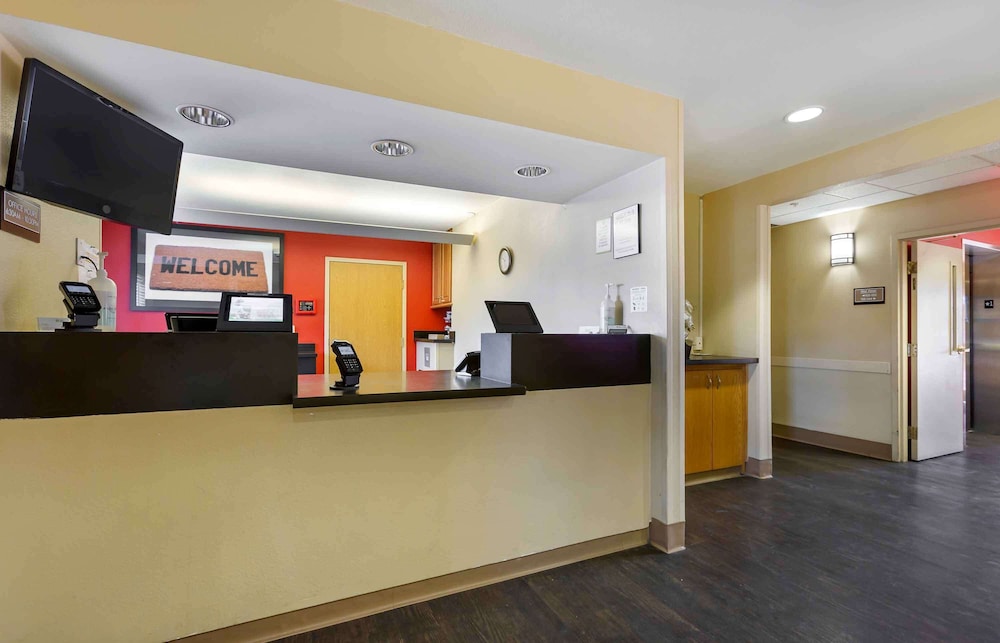 Extended Stay America Suites Phoenix Biltmore 8/54