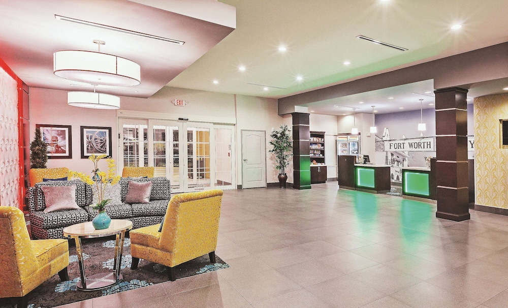 La Quinta Inn & Suites by Wyndham Fort Worth Arlington West 34/41