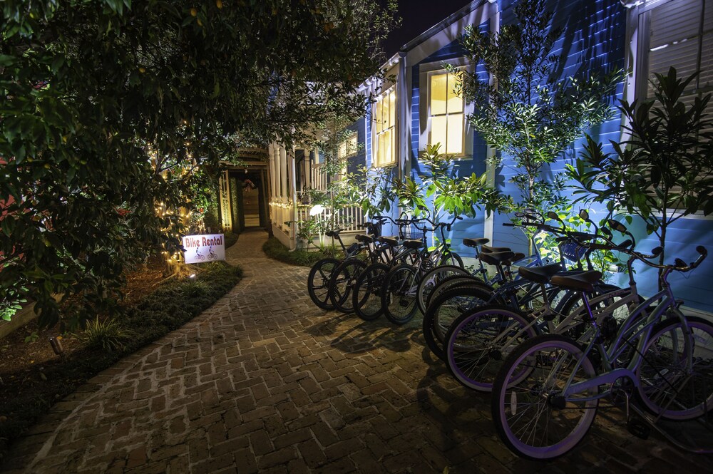 Best Location 7BR Next to FR Quarter! By YouRent 34/48