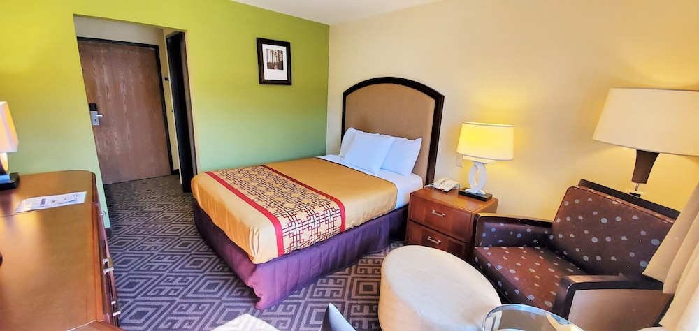 Travel Inn & Suites 25/50