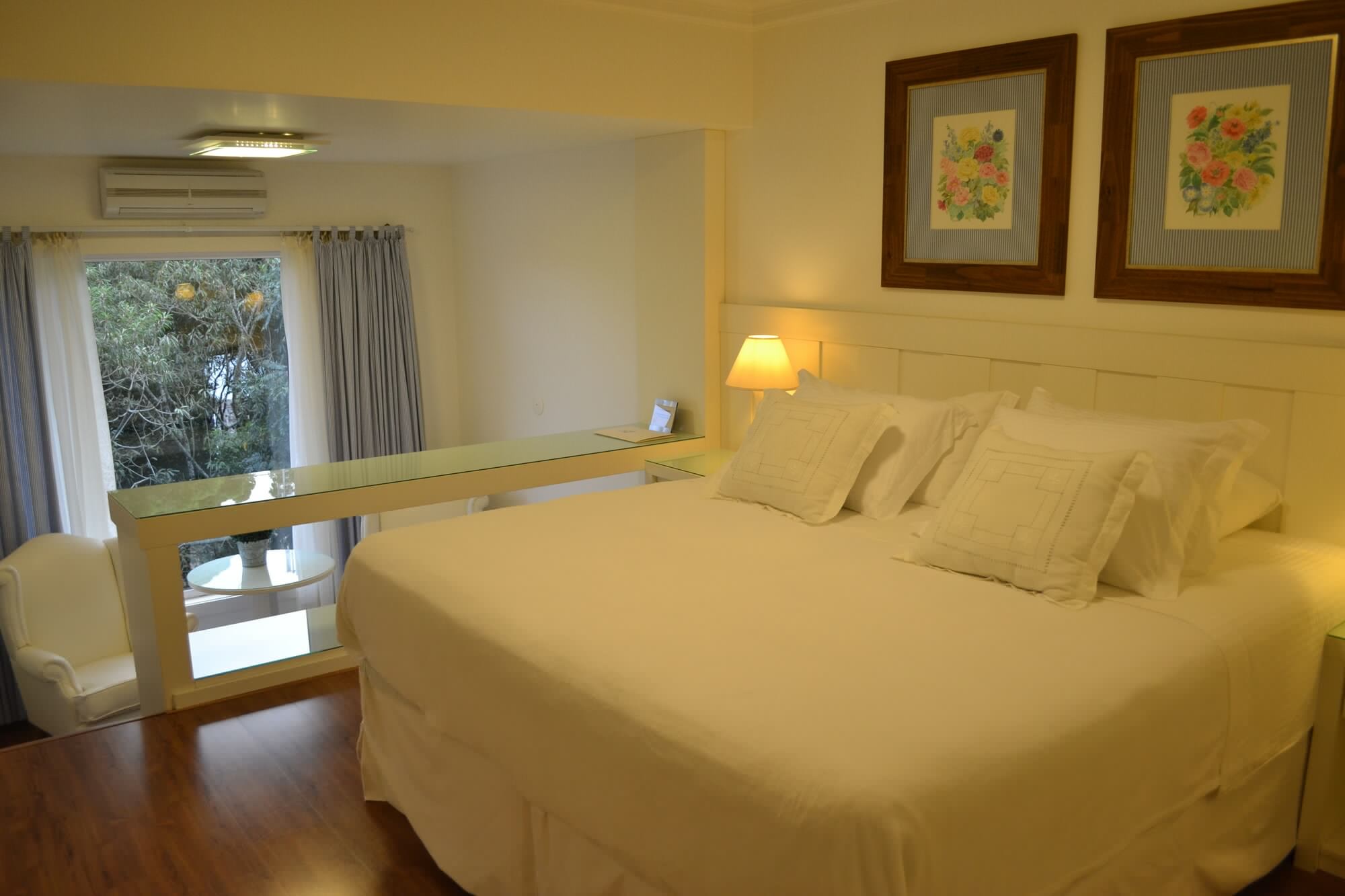 ROOM, DOUBLE BED