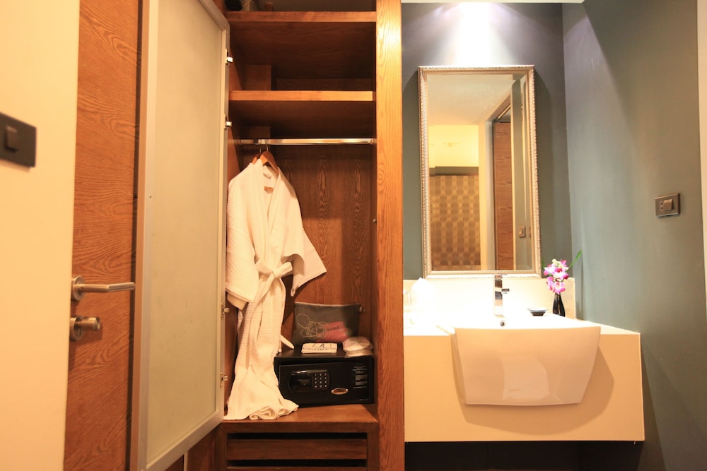 Siam Swana Hotel 11/40
