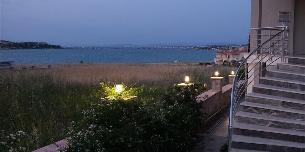 Cunda Demir Hotel 15/20