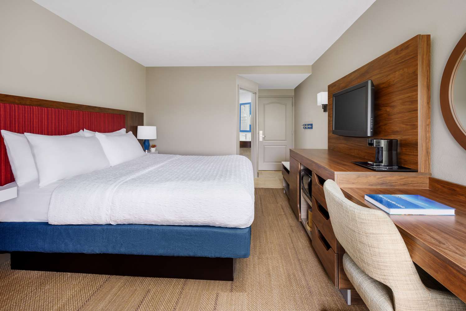 ROOM, KING BED