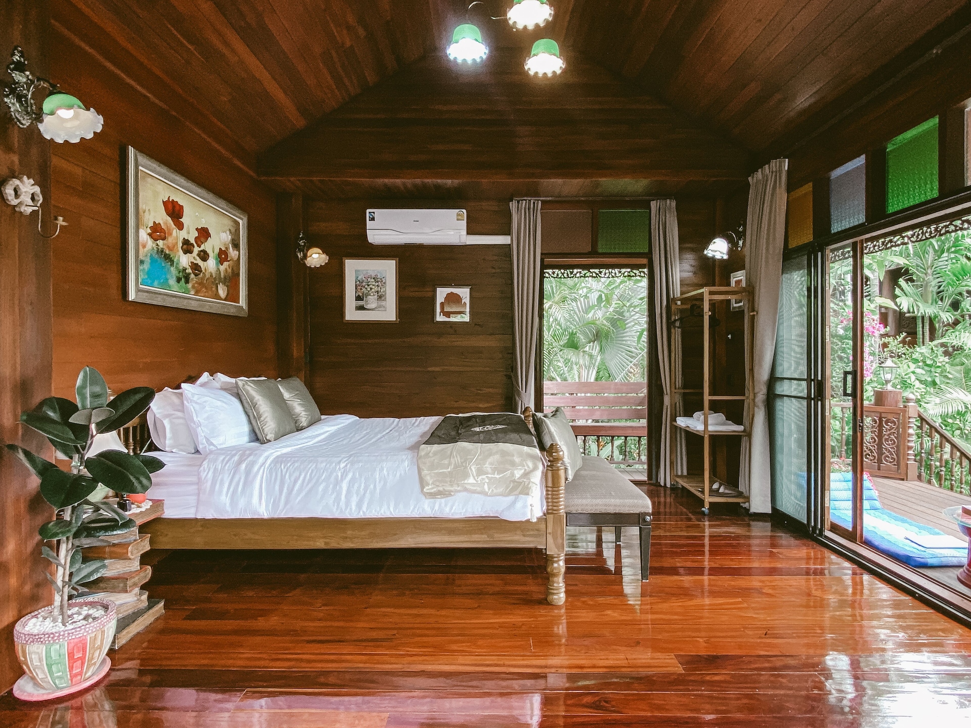 Deluxe, King Bed
