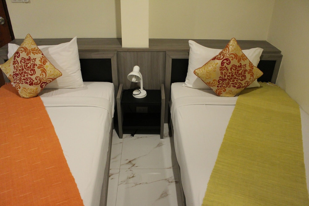 Samsen Sam Place Hotel 41/66