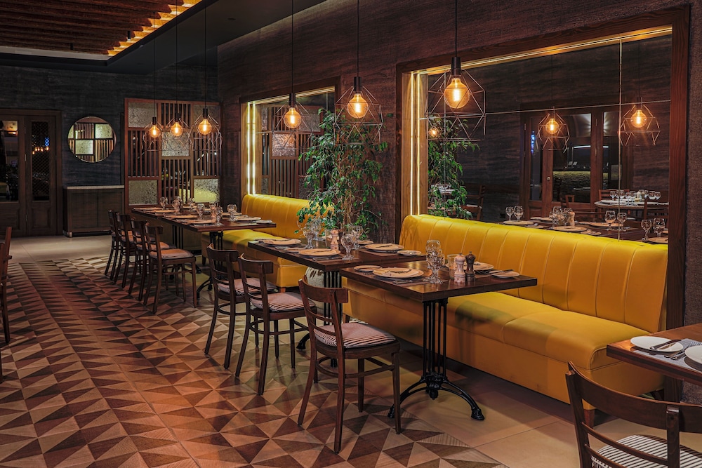 restaurant cafeteria