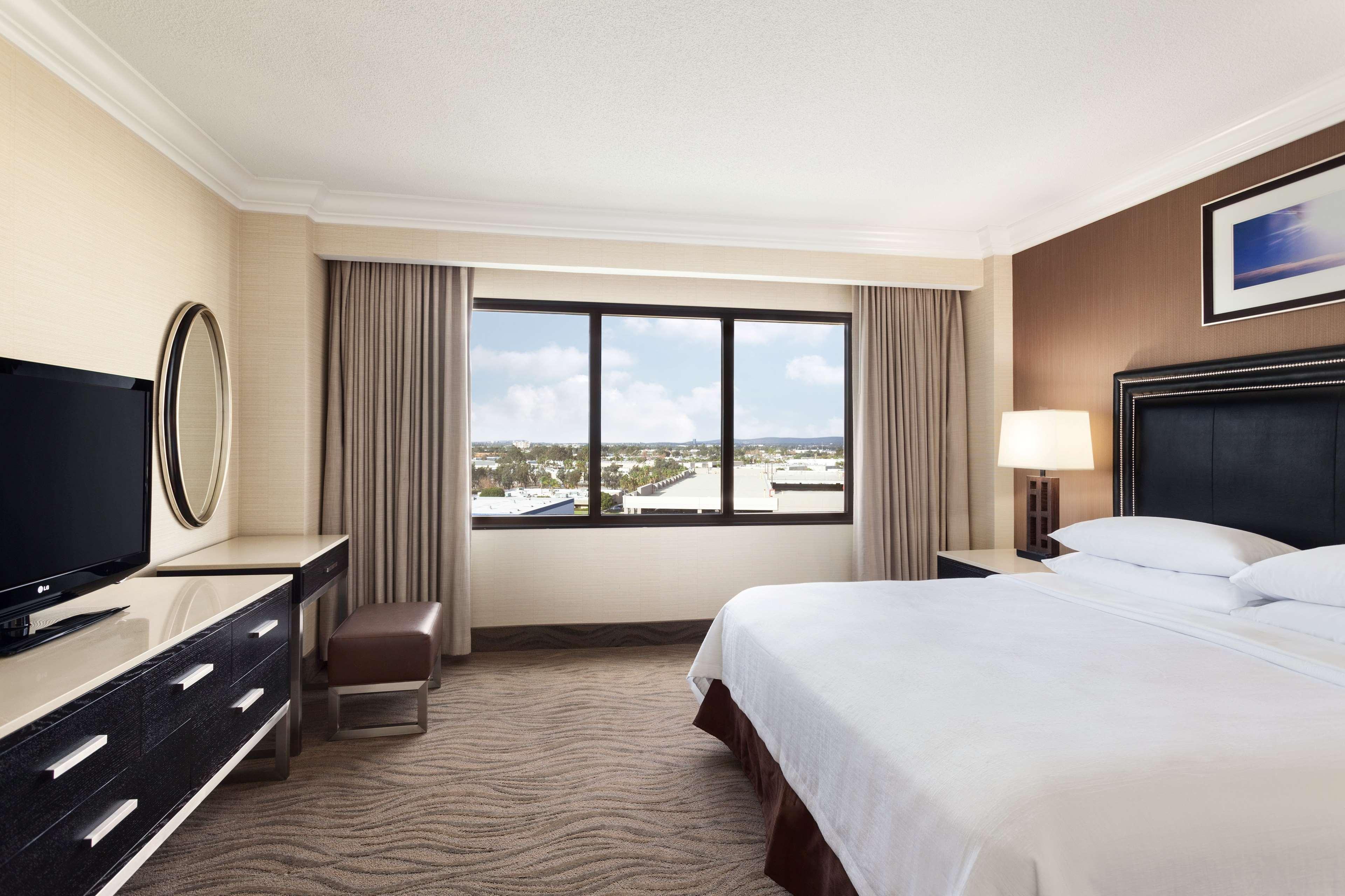 3 Rooms, Suite, 2 King Beds, 2 Bathrooms