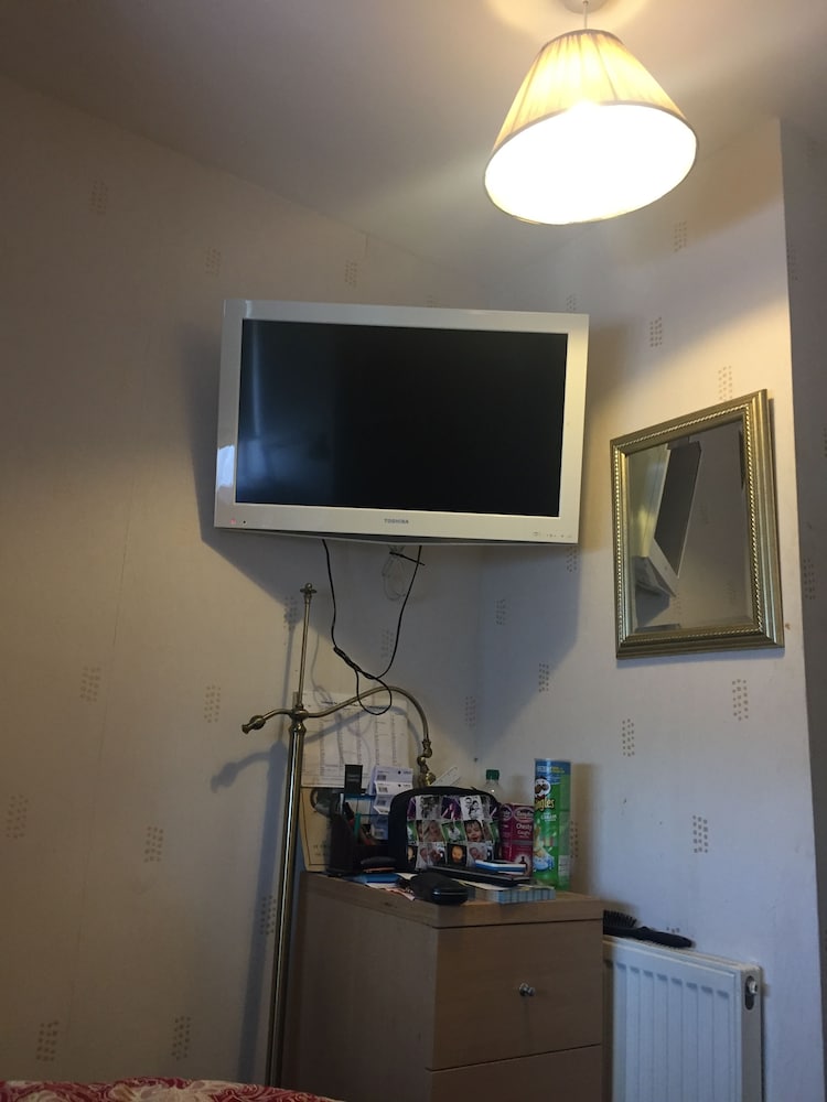 Edgware Bed and Breakfast 13/34