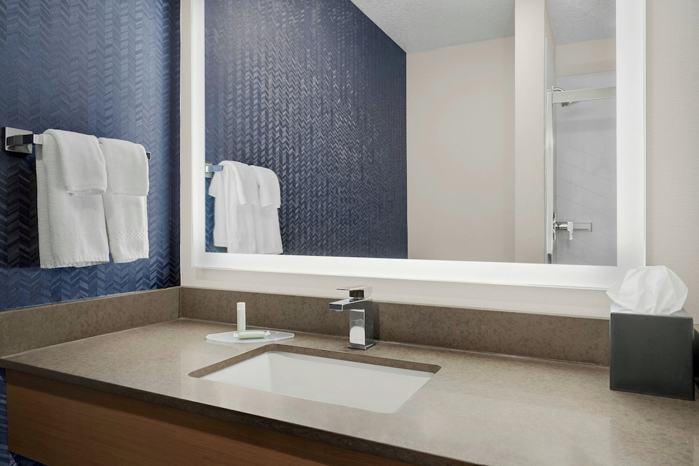 Fairfield Inn And Suites Bloomington 65/66