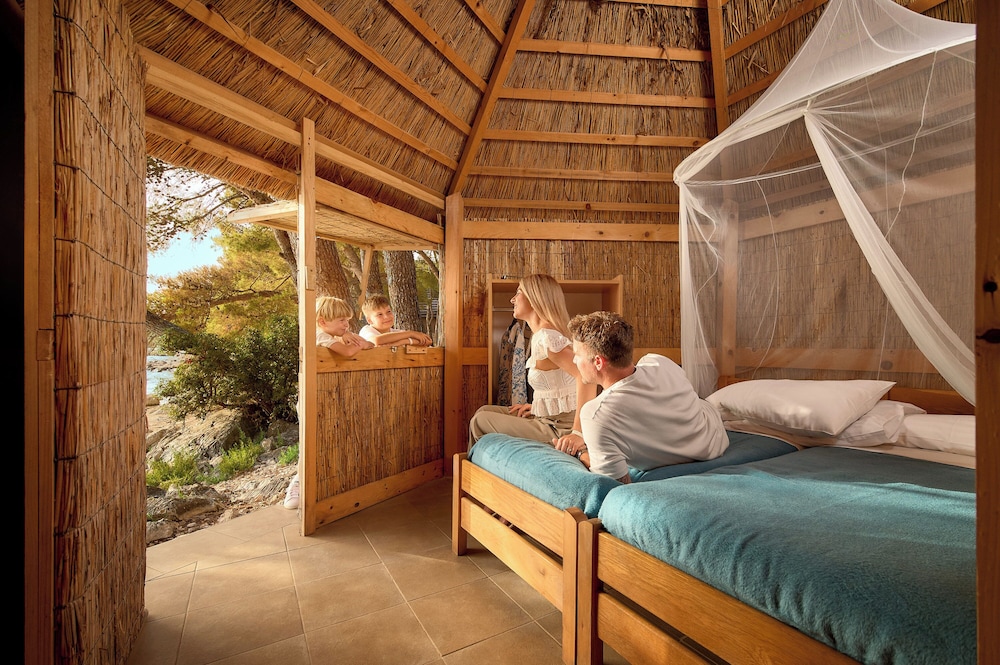 Pine Beach Pakostane 10/50