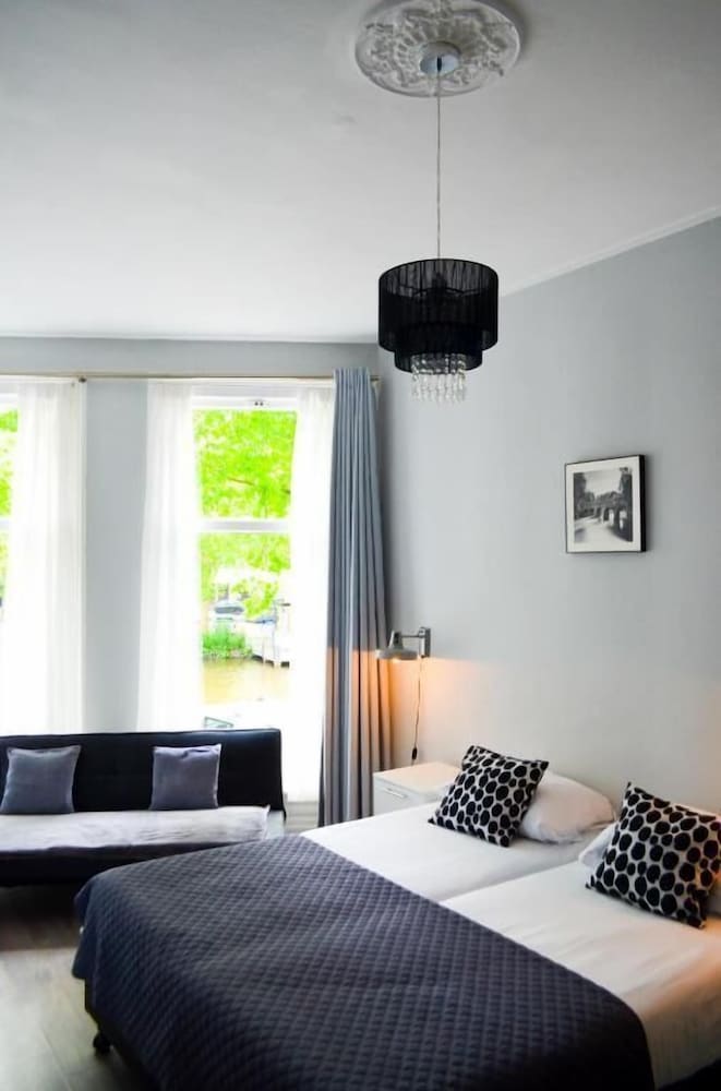 SUPERIOR, TWIN BEDS