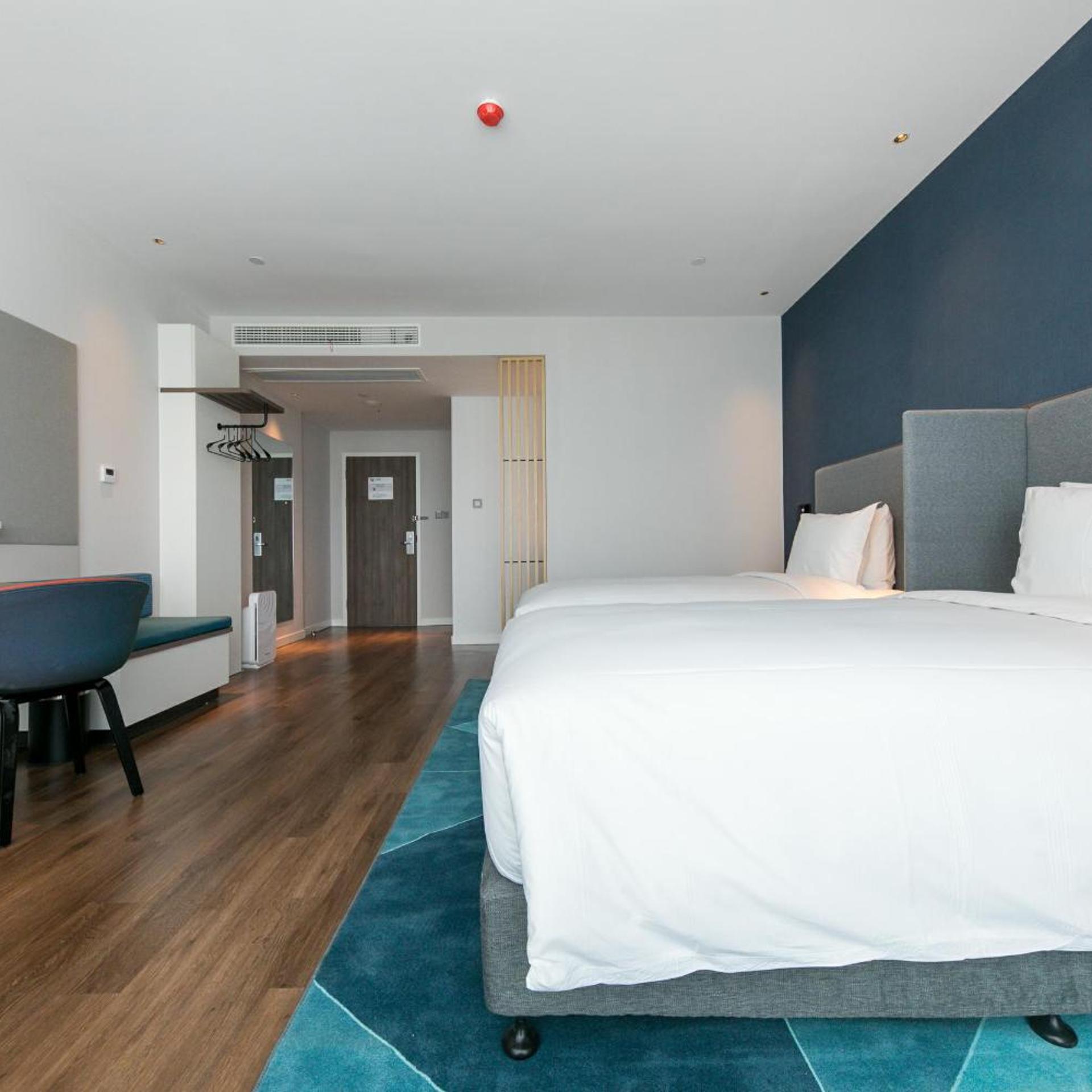 Specialty, King Bed