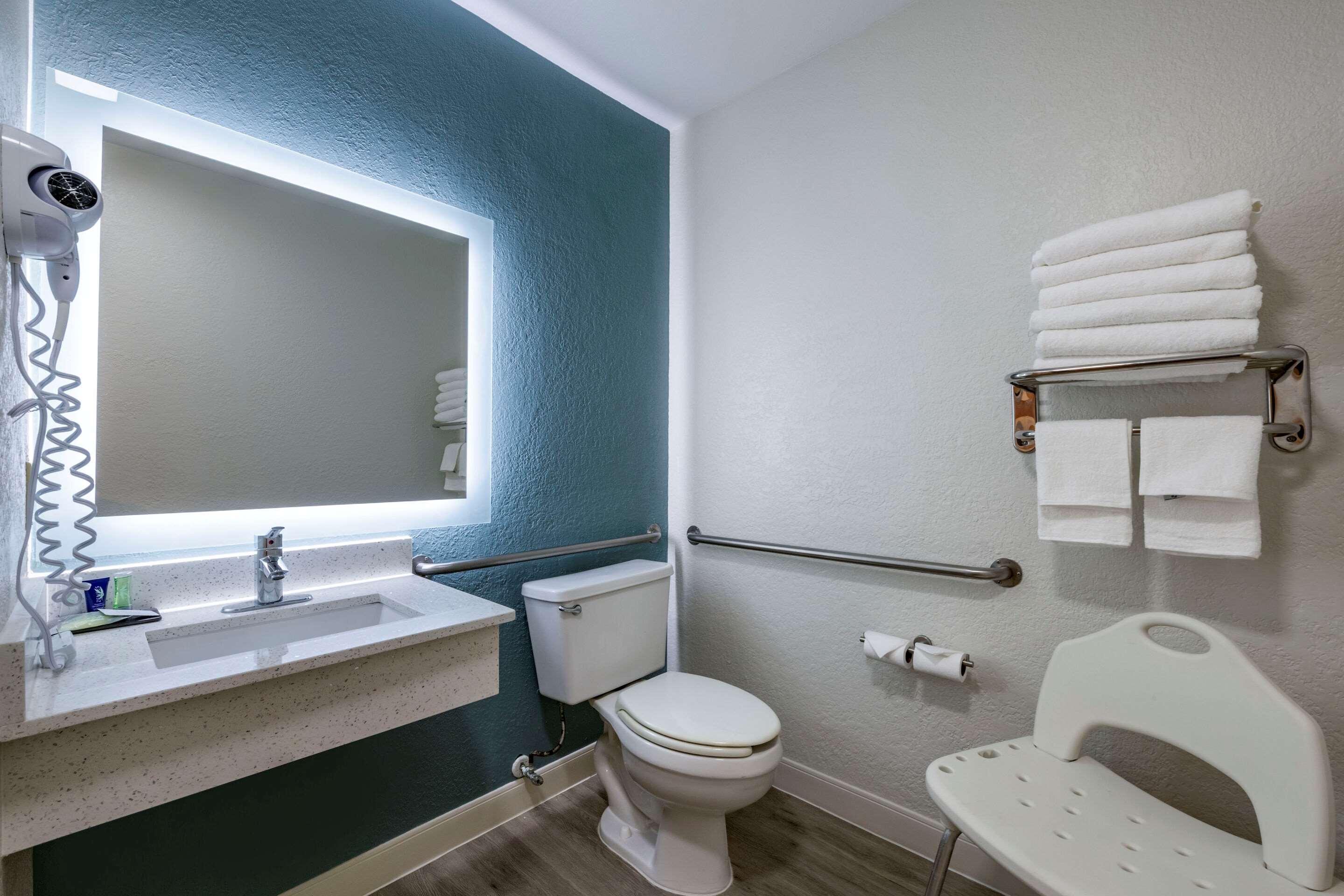 غرفة بسرير كوين لذوي الإعاقة، Sleep Inn Jacksonville Airport 2/4