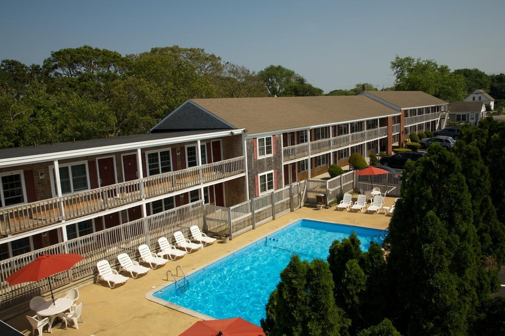 Holiday Hill Inn & Suites 9/61