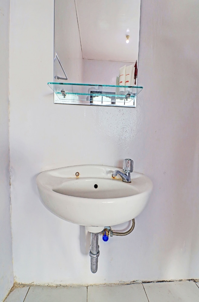 Super OYO 1356 Gusti Residence 43/46
