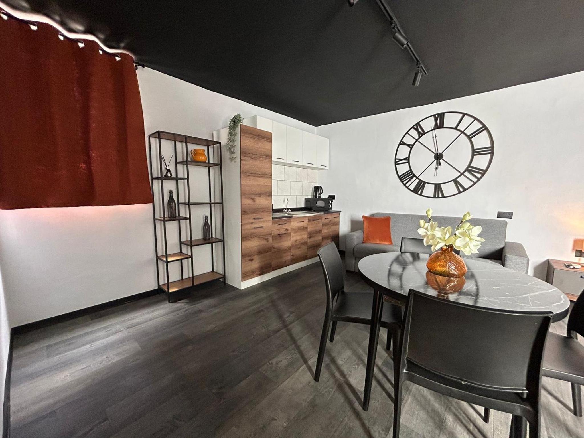 The Lodge 18/24