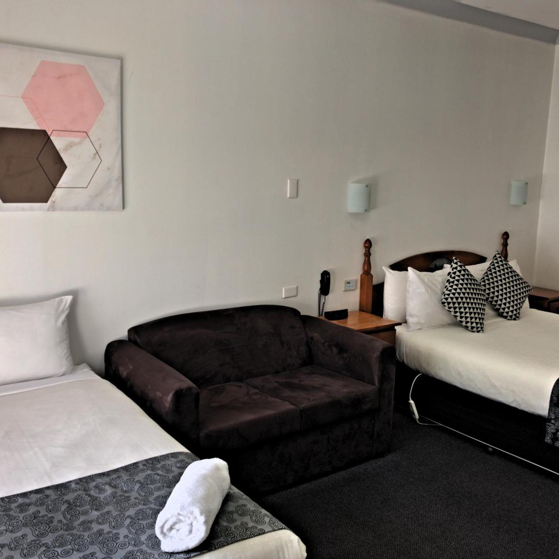 NEW ENGLAND MOTOR INN 28/40