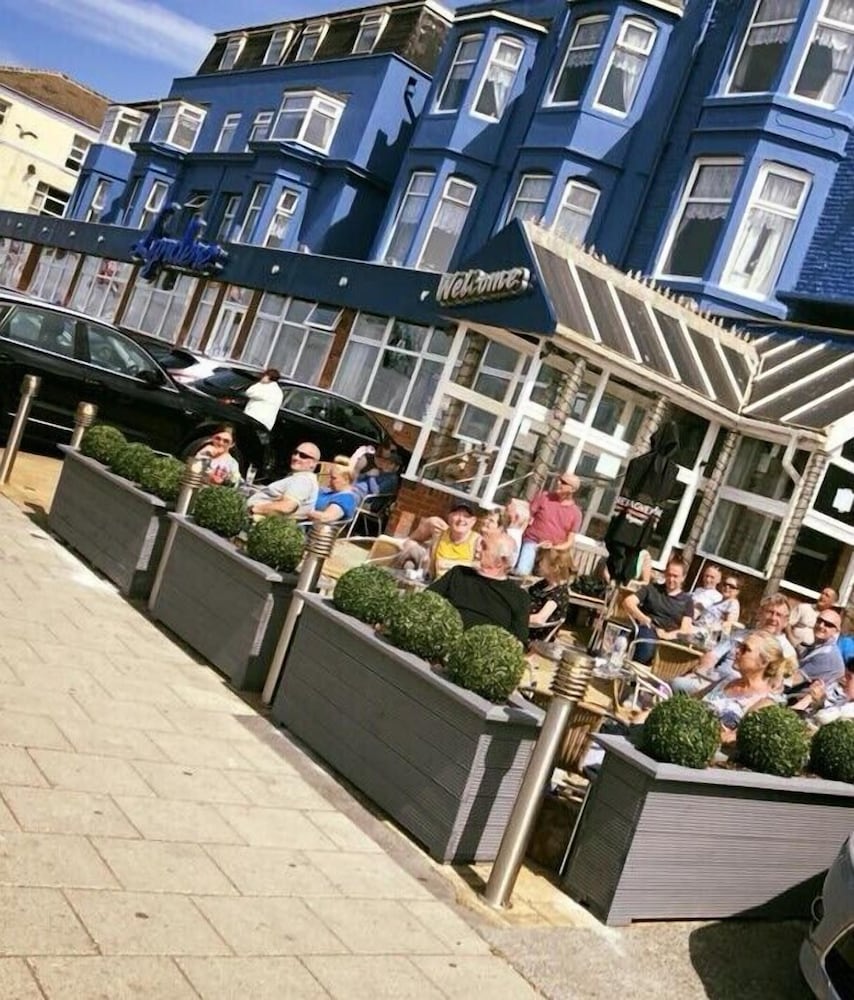 Lyndene Hotel 7/49