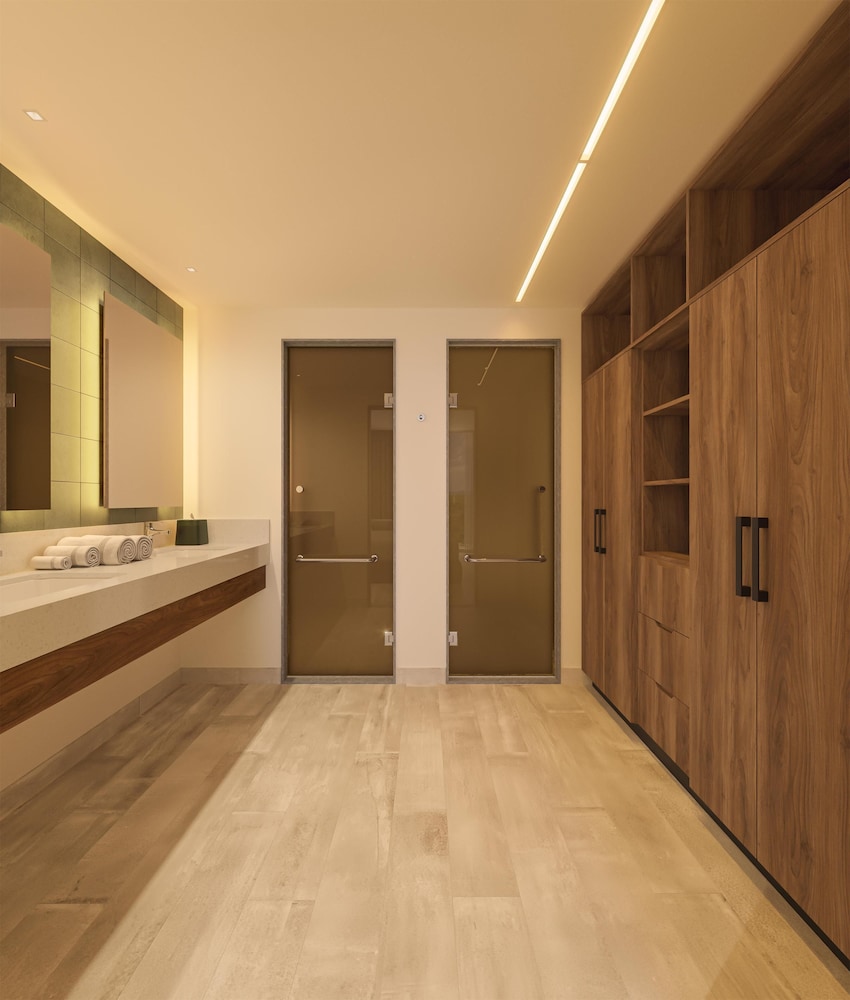 Hyatt Place Cancun Airport 46/74