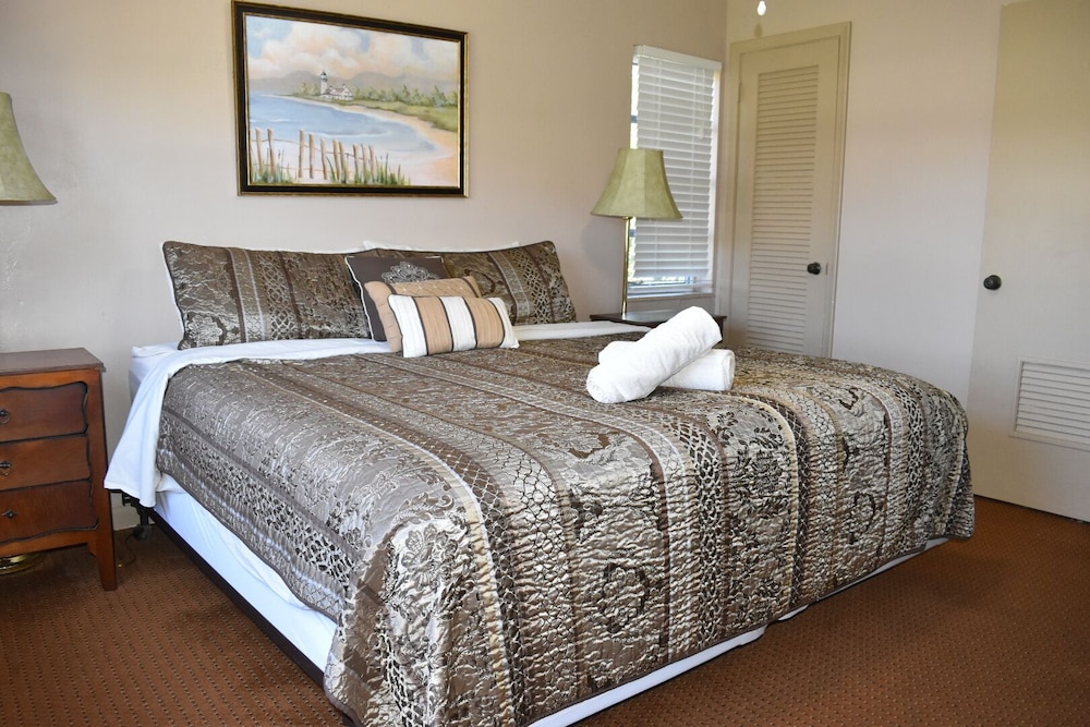 Avalon Resort 12/76