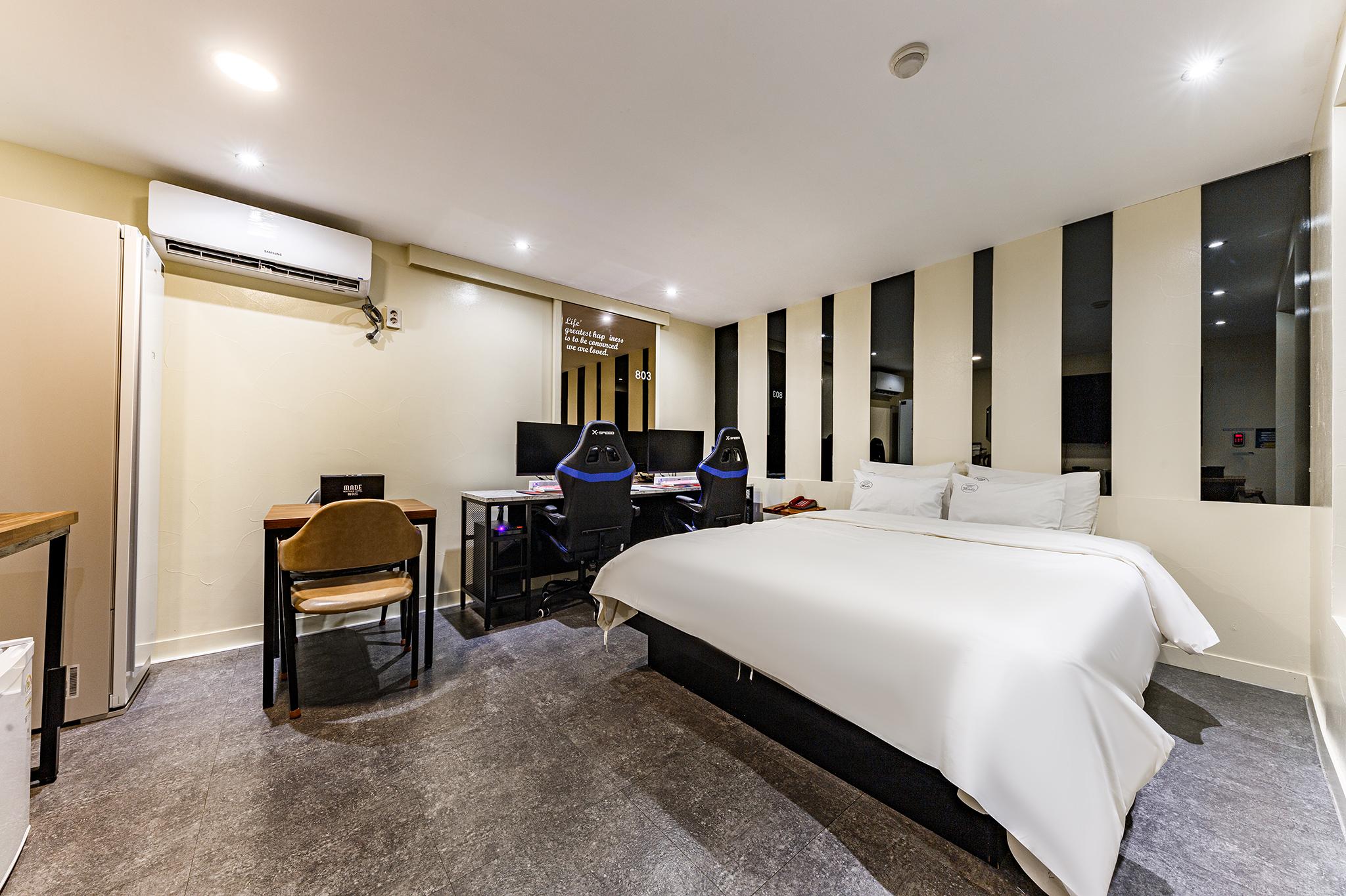 Made Hotel 23/50