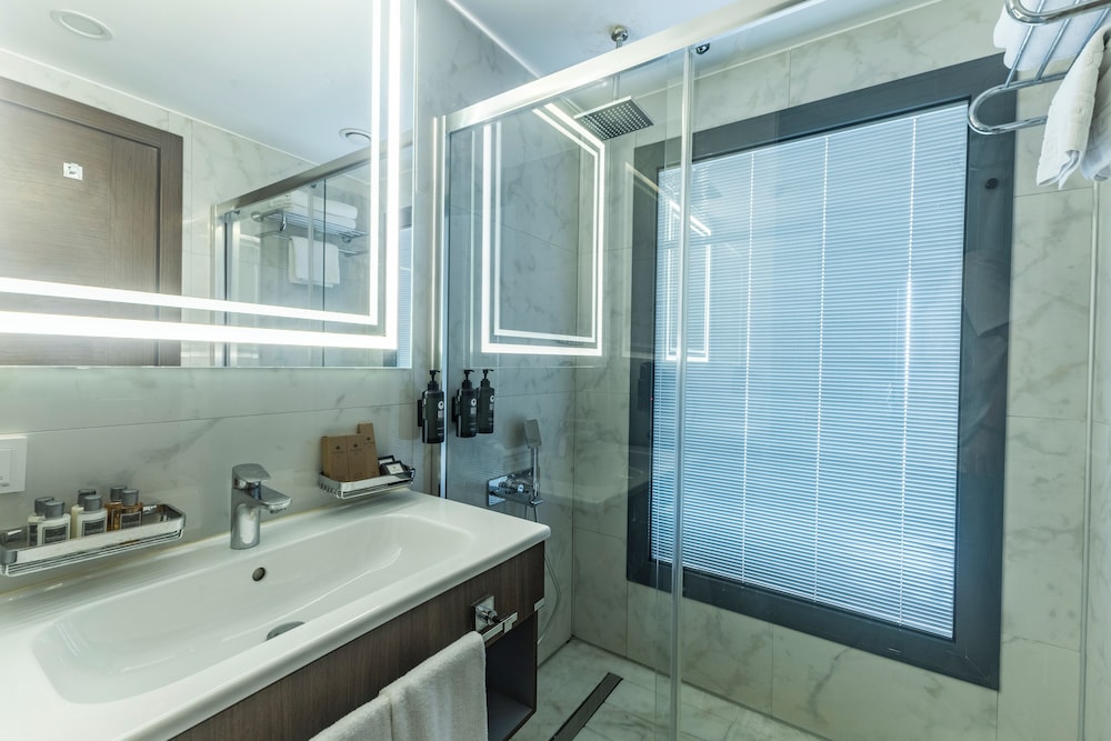The Nowness Luxury Hotel & Spa - Adults Only 69/70
