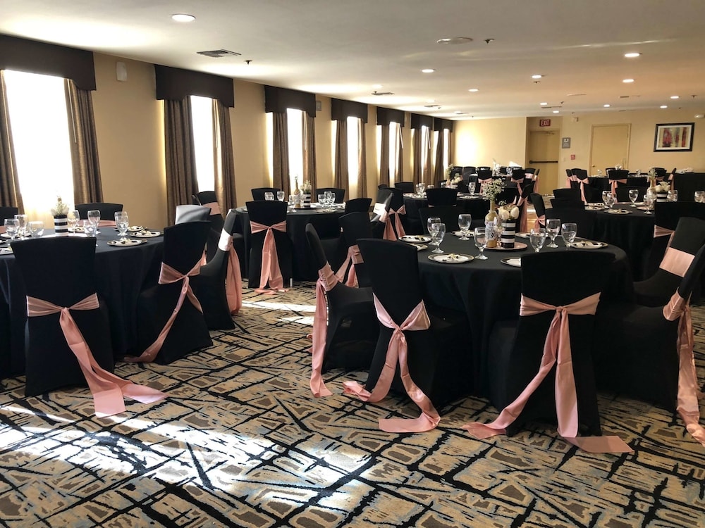 Best Western Plus Heritage Inn 33/44