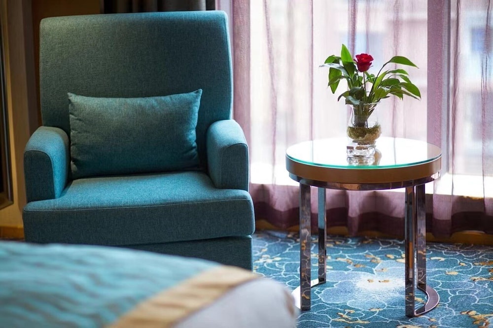 Days Hotel and Suites by Wyndham Ivy Zunyi 12/16