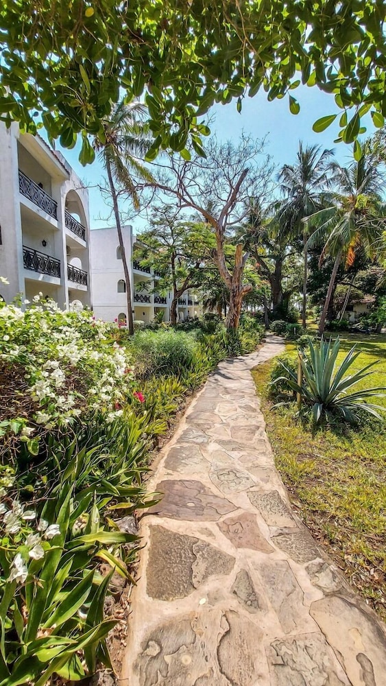 DIANI SEA RESORT 40/50