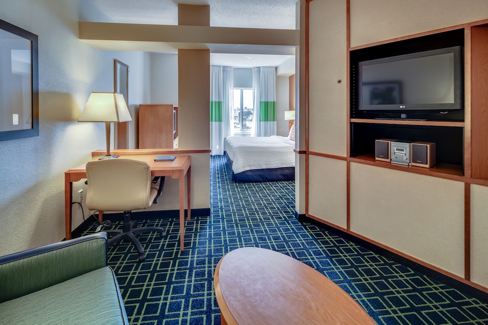 Fairfield Inn and Suites Jacksonville Beach 32/54