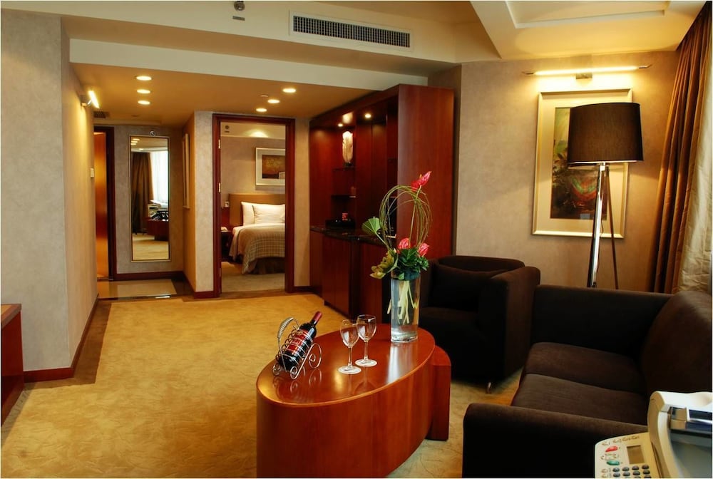 Merryland Traders Hotel 12/20