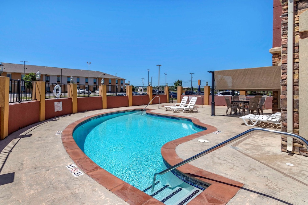 Comfort Inn & Suites Glenpool 3/32