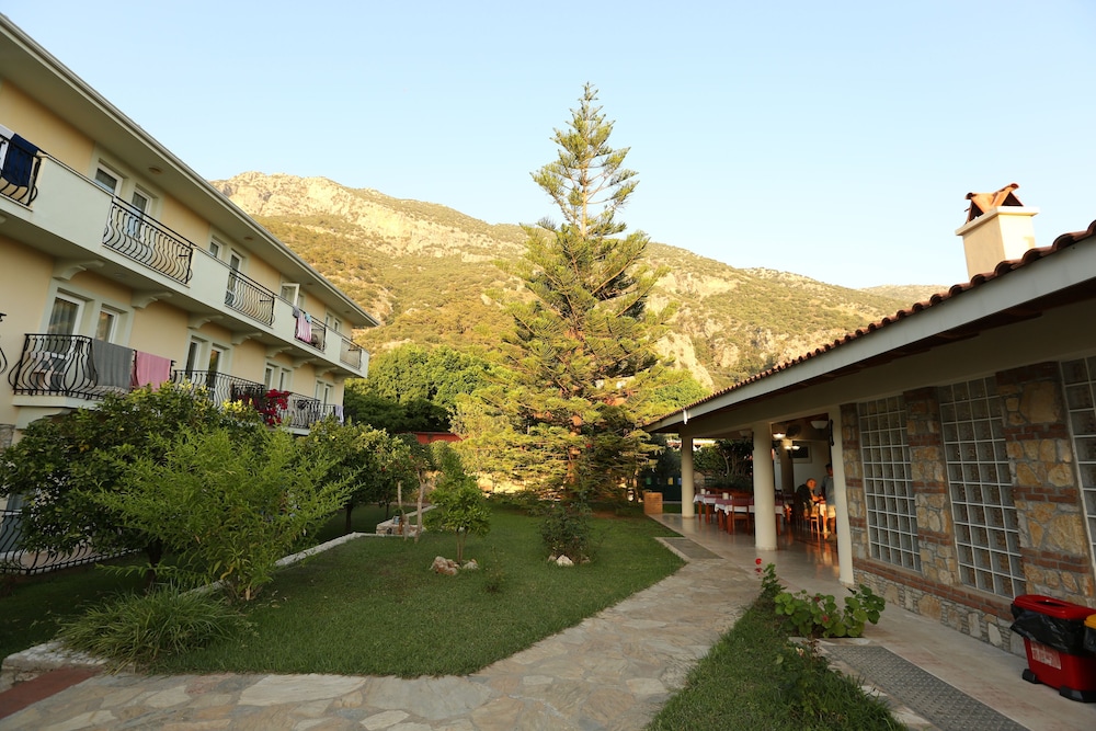 Mavruka Hotel 56/60