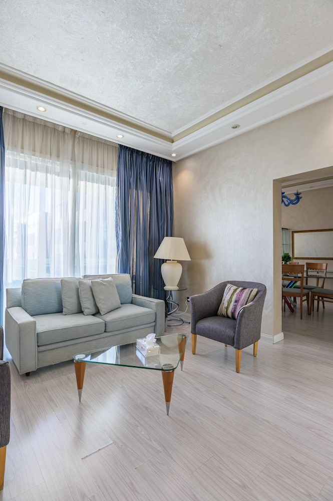 Lahoya Homes, Beirut 25/50