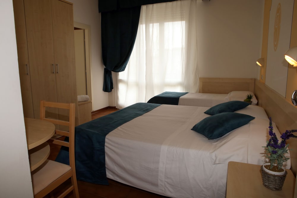New Hotel Jolie 12/34