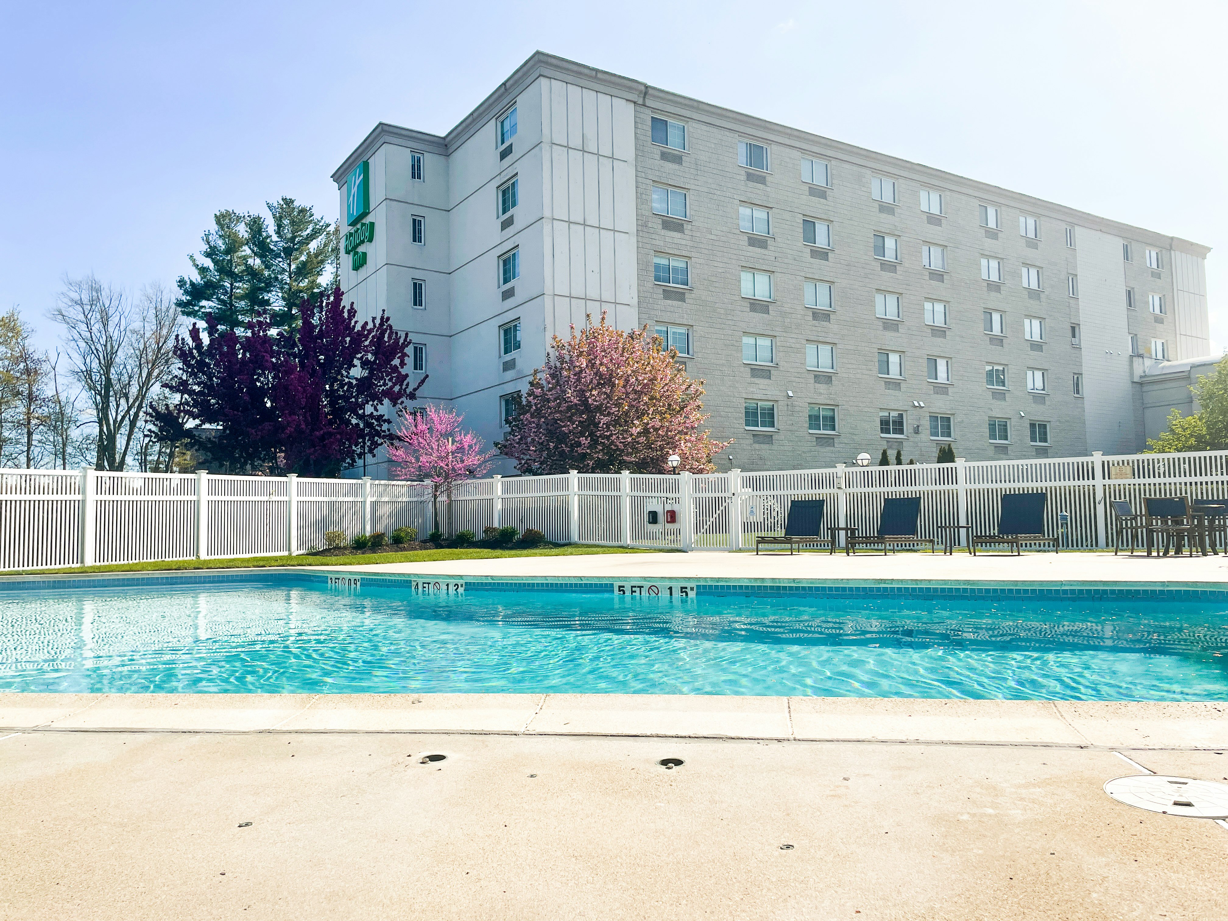 Holiday Inn Salem (I-93 At Exit 2) 42/43