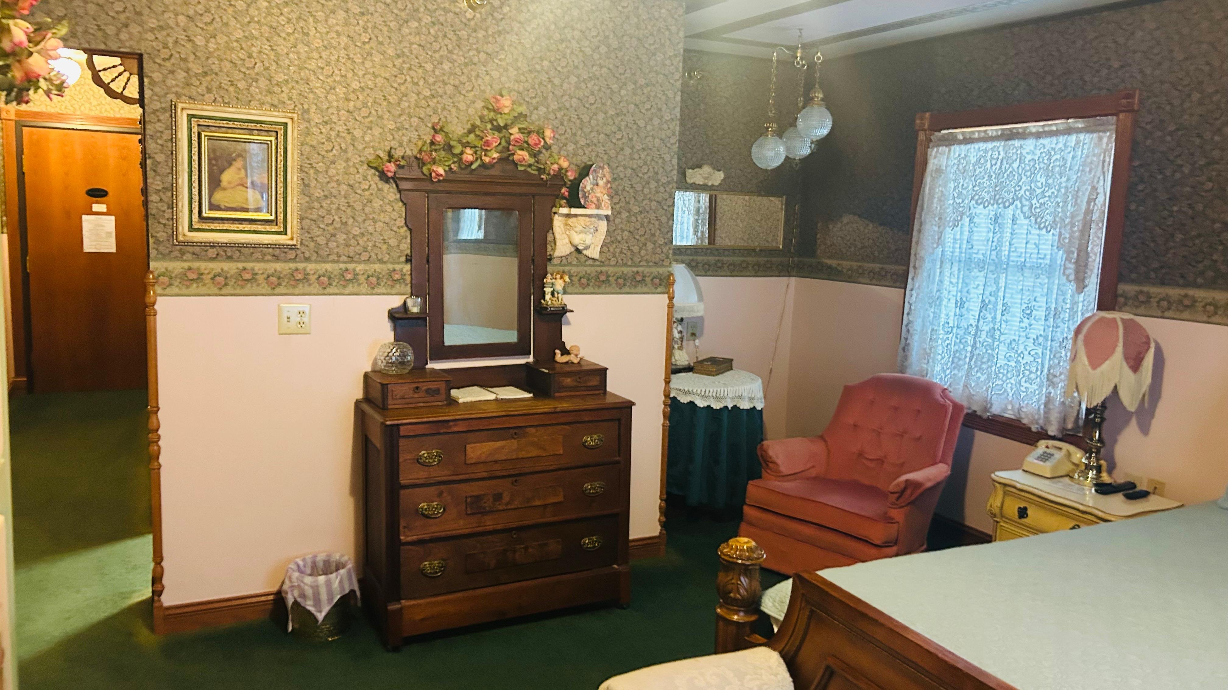Victorian Inn Motel & Suites 27/48