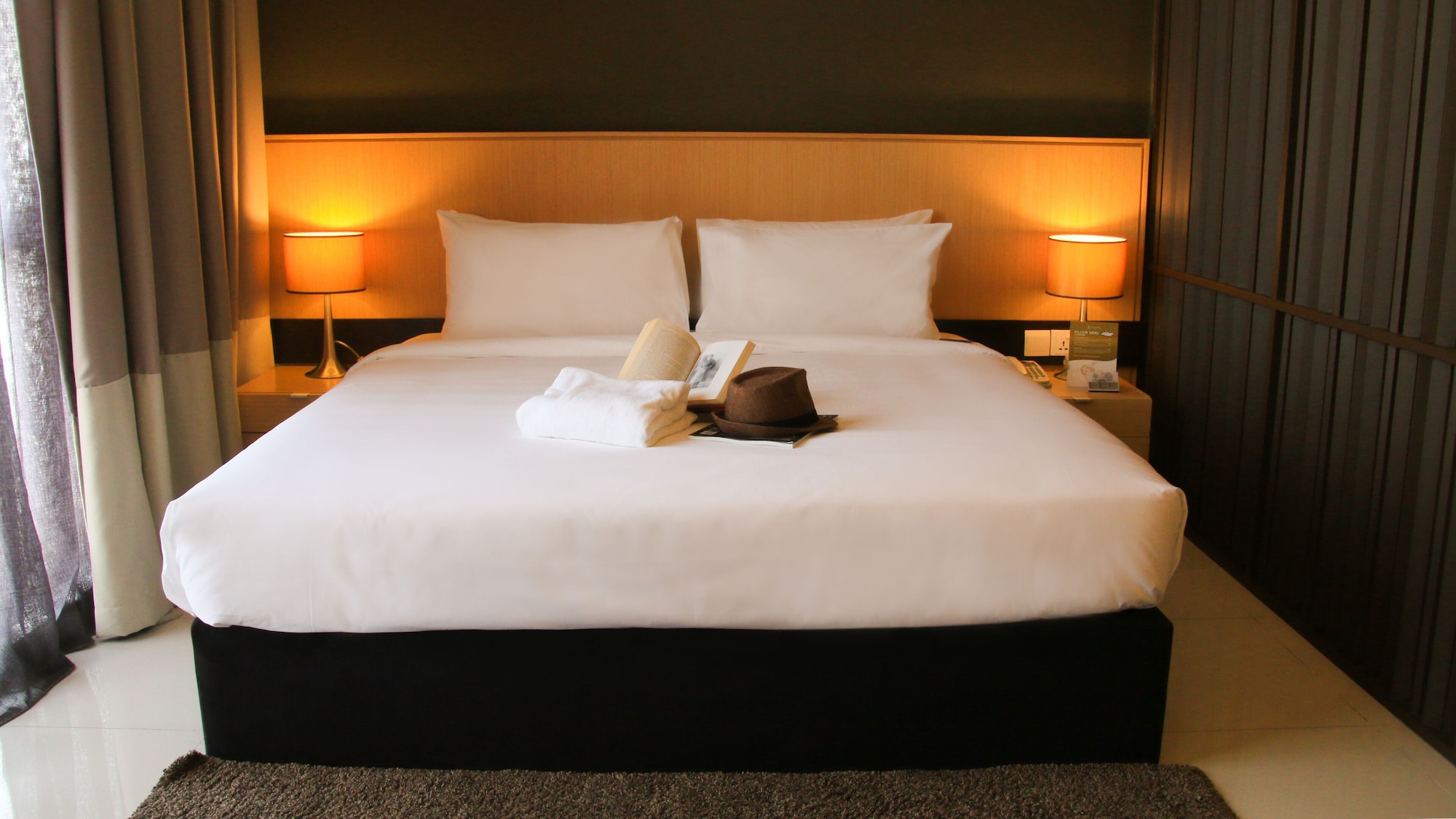 JUNIOR SUITE, KING BED, CITY VIEW