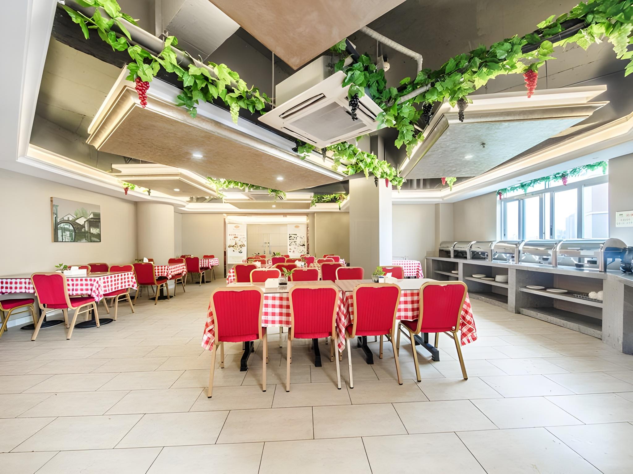 Vienna Hotel Guangzhou Panyu Changlong Shiqiao Metro Station 40/50
