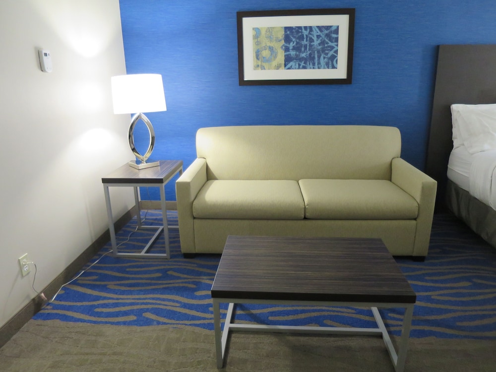 Holiday Inn Suites Regina 35/62