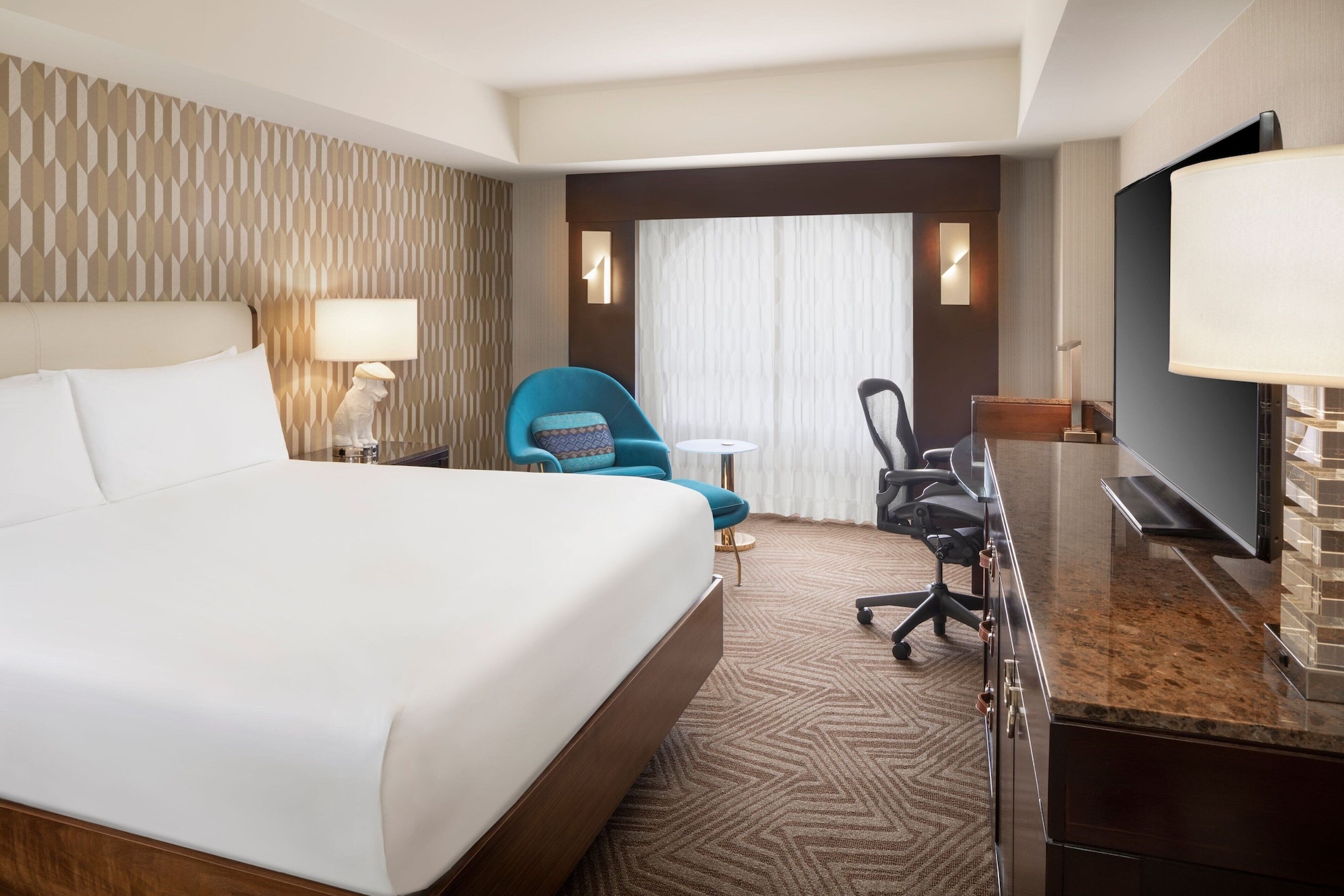 CLUB, KING BED