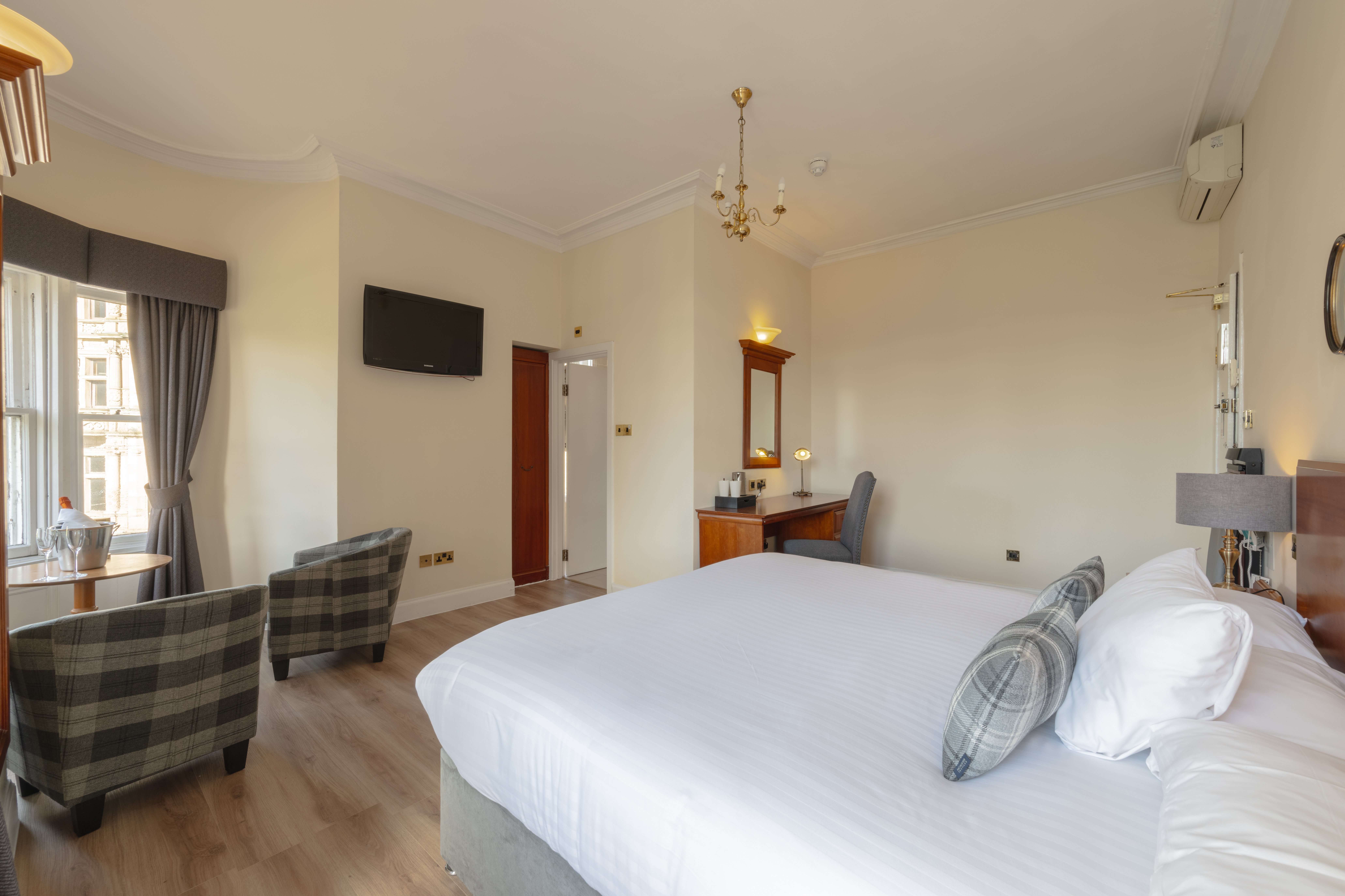 Old Waverley Hotel 27/47
