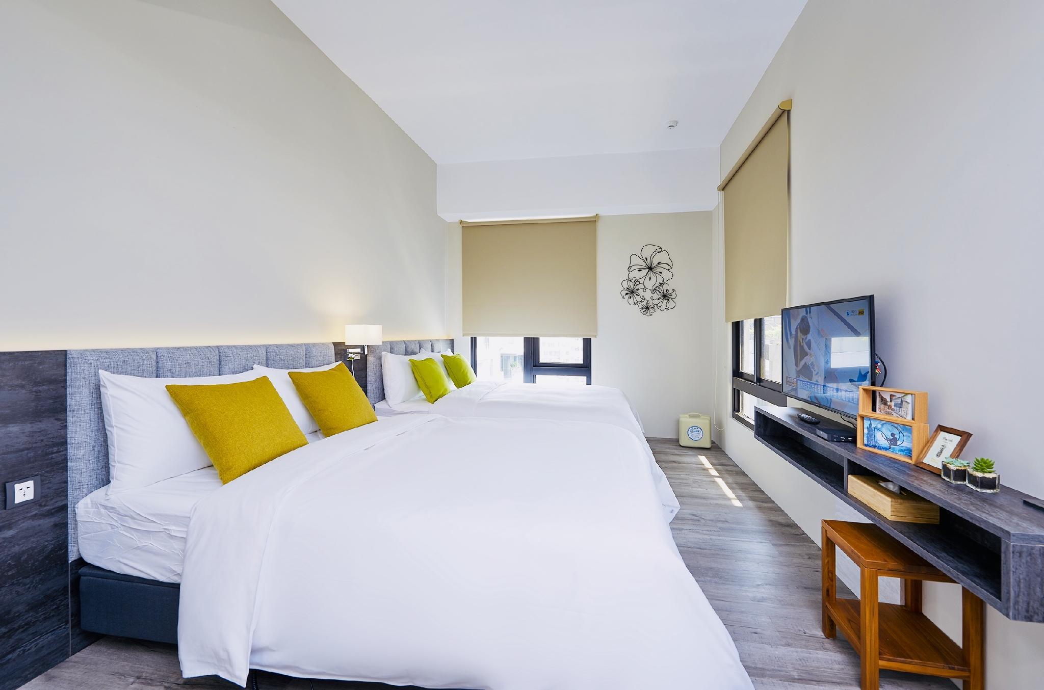 Z, Standard, Quadruple, 2 Double Beds
