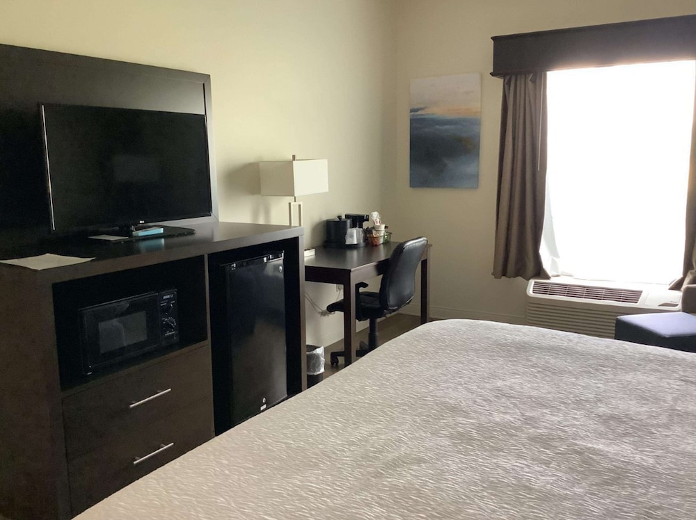 Best Western Plus Madison Inn 14/53