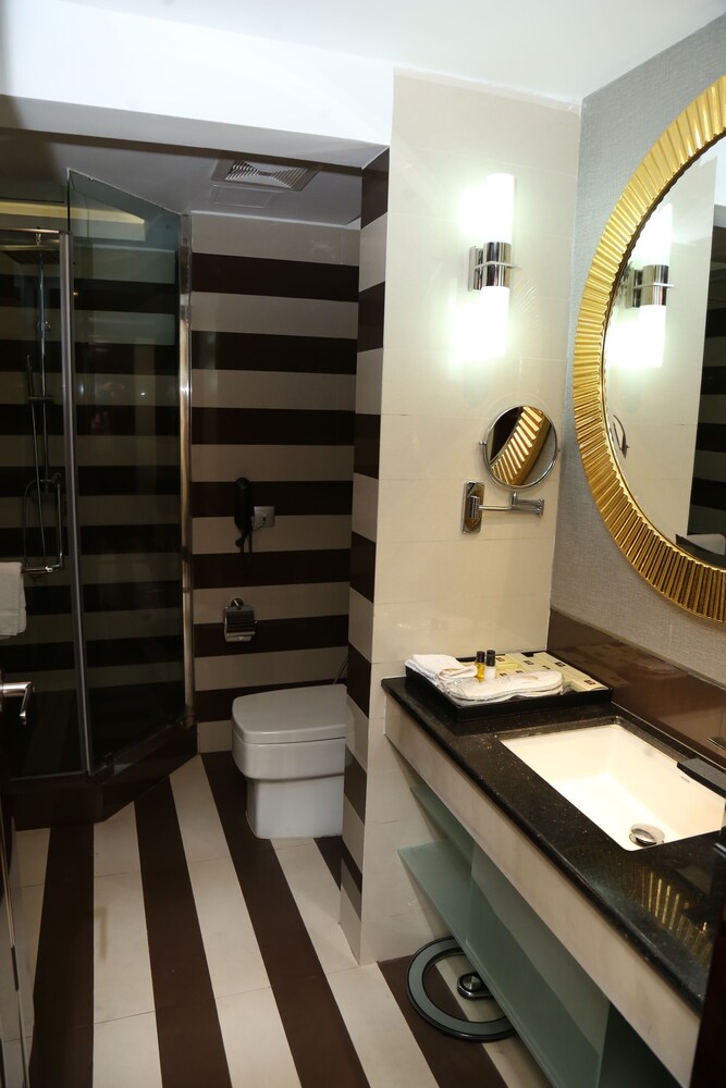 THE RAINTREE DHAKA 29/29